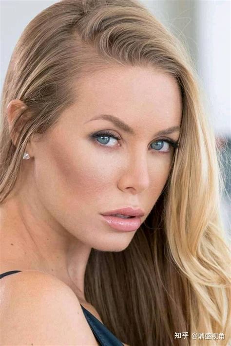 Nicole Aniston Porn Videos on BangBros Nicole Aniston Nicole Aniston is a smoking blue-eyed blonde with a stunning body and perfectly round tits. Born September 9th, 1987, this hot starlet entered the industry in 2010 when she was only 23 years old and has appeared in over 100 movies.